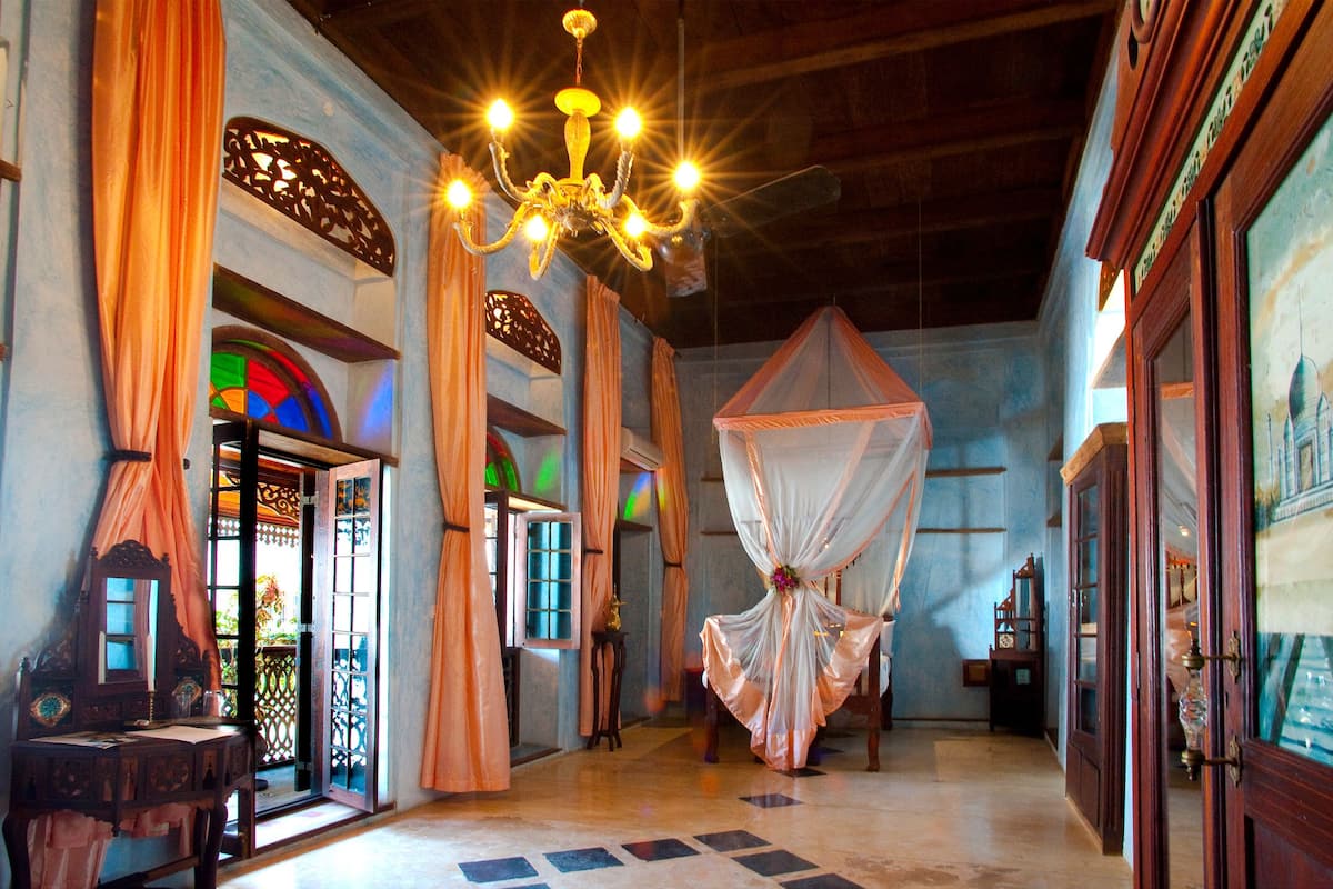 Room (Belle) | 1 bedroom, individually decorated, individually furnished