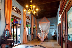 Huone (Belle) | 1 makuuhuone, yksilöllisesti sisustettu, yksilöllisesti kalustettu