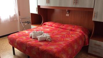 Habitación doble | Escritorio, wifi gratis y ropa de cama