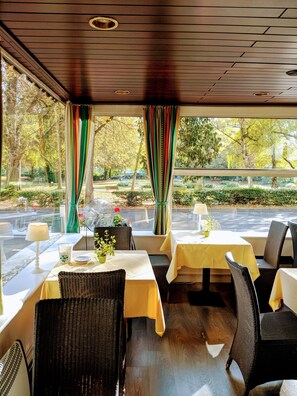 Breakfast area - The Eden Hotel - Am Kurpark (Bonn)
