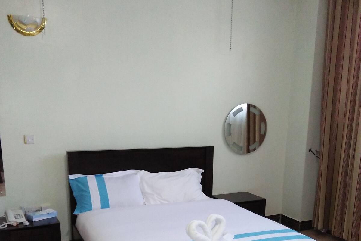 In-room safe, individually decorated, desk, iron/ironing board