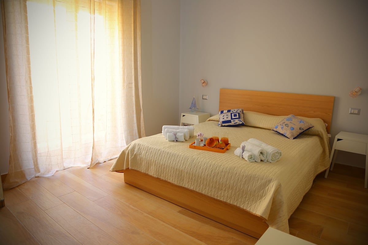 Double Room, Balcony | Down comforters, desk, free WiFi, bed sheets