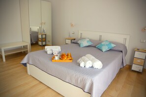 Couette en duvet d'oie, bureau, Wi-Fi gratuit, draps fournis