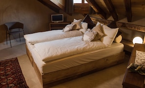 Quarto luxo (Fuflus) | Frigobar, cofres nos quartos, escrivaninha, cortinas blackout