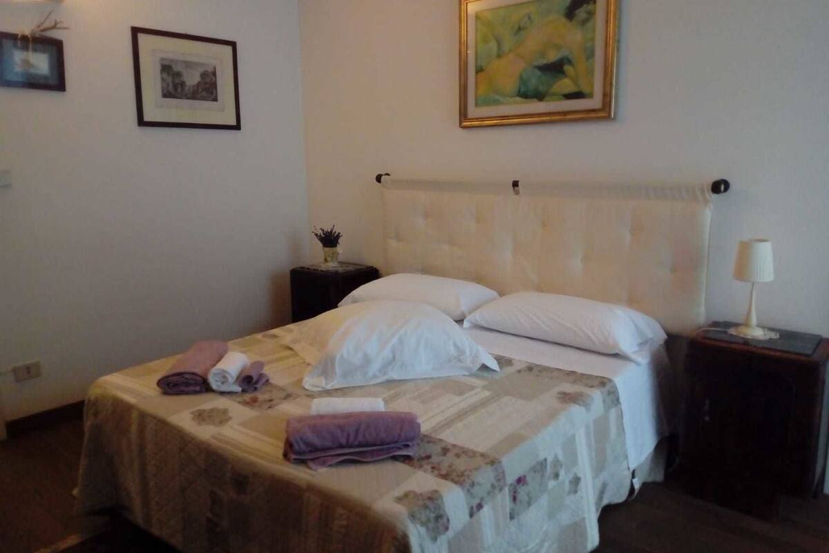 Double Room, Ensuite | Rollaway beds, free WiFi, bed sheets