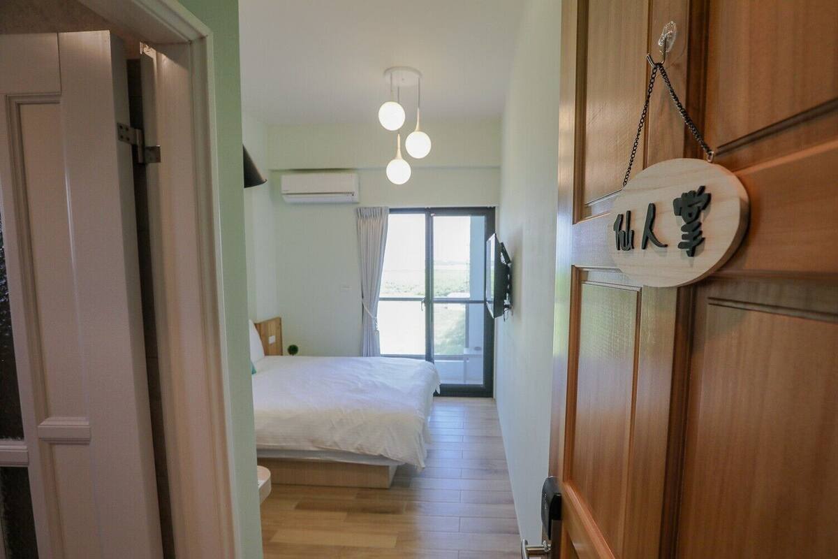 Classic Double Room, 1 Double Bed, Non Smoking | Desk, blackout curtains, soundproofing, free WiFi