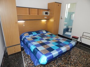 Standard Double Room | Bed sheets - Hotel Gino (Noli)