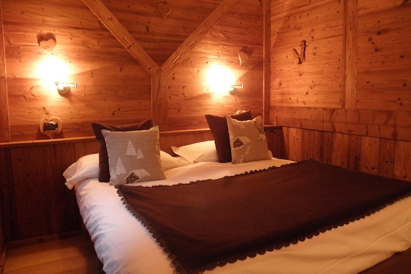 Työpöytä, ilmainen Wi-Fi, vuodevaatteet