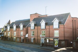Exterior - Jade Apartments (Leatherhead)