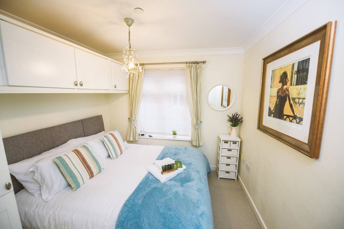 Luxury Apartment, 2 Bedrooms, Courtyard View, Ground Floor | 2 bedrooms, Egyptian cotton sheets, premium bedding, desk