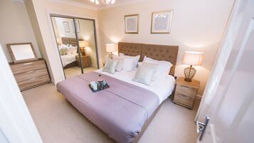 Deluxe Apartment, 2 Bedrooms, Courtyard View, Ground Floor | 2 bedrooms, Egyptian cotton sheets, premium bedding