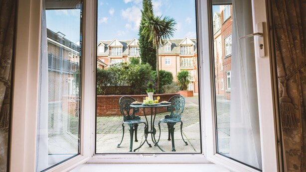Luxury-Apartment, 2 Schlafzimmer, Blick auf den Innenhof, Erdgeschoss | Ausblick vom Zimmer