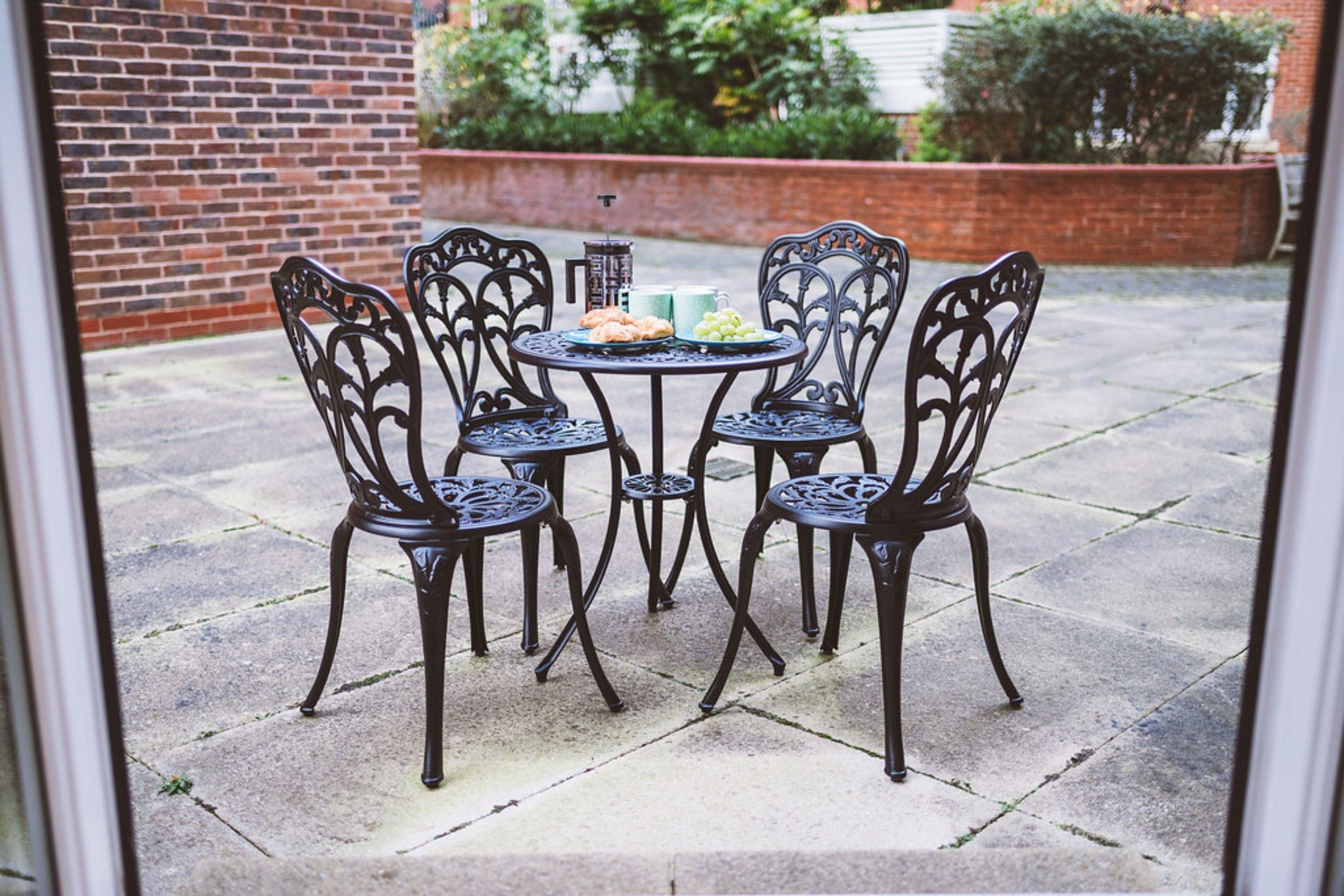 Deluxe Apartment, 2 Bedrooms, Courtyard View, Ground Floor | Garden view