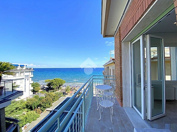 Apartemen Comfort | Meja kerja, Wi-Fi gratis, dan seprai linen