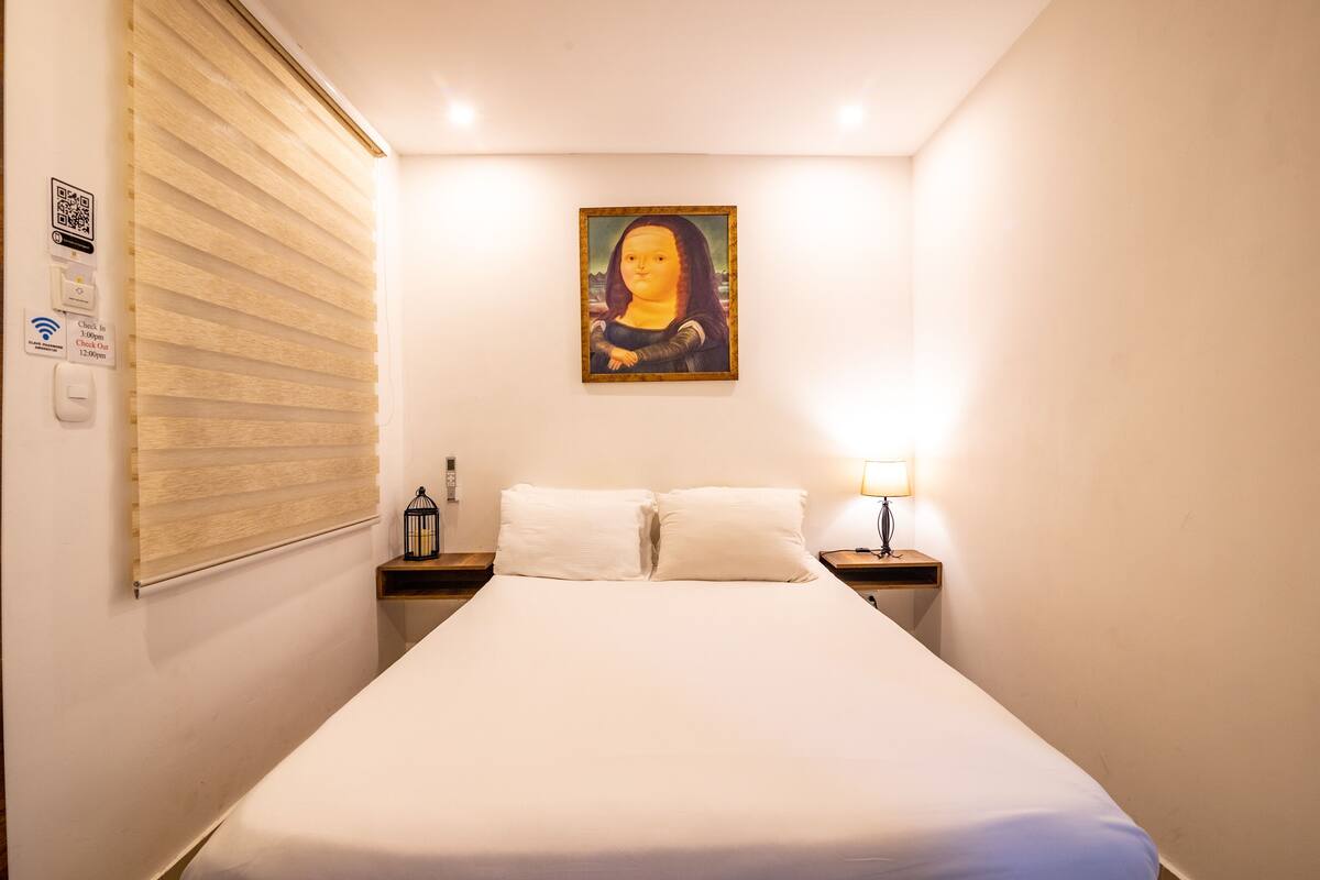 Quarto casal standard, 1 cama de casal, banheiro privativo | Roupas de cama premium, edredons de pluma, camas com colchões pillow-top