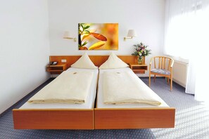 Quarto casal | Roupas de cama antialérgicas, escrivaninha
