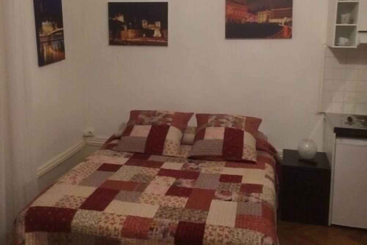 Quarto casal conforto, vista para a cidade | Cortinas blackout, quartos à prova de som, berços grátis