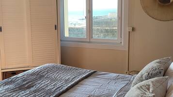 Habitación doble panorámica | 1 habitación, decoración personalizada y muebles diferentes