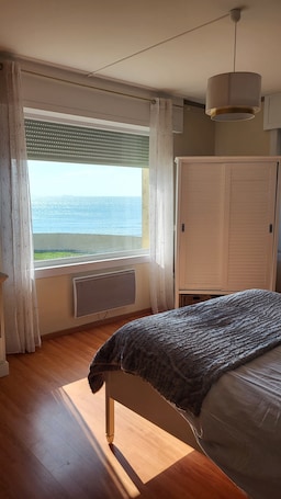 Habitación panorámica doble | Decoración individual, mobiliario individual, wifi gratis. Villa Face Mer