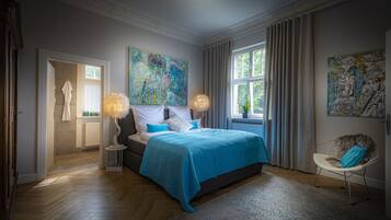 Deluxe Apartment | Hypo-allergenic bedding, individually decorated, individually furnished