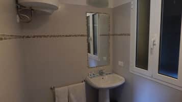 Regadera, amenidades de baño gratuitas, secadora de cabello, bidet