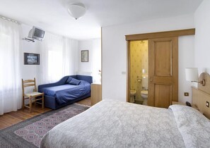 In-room safe, desk, free WiFi, bed sheets
