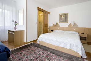 In-room safe, desk, free WiFi, bed sheets