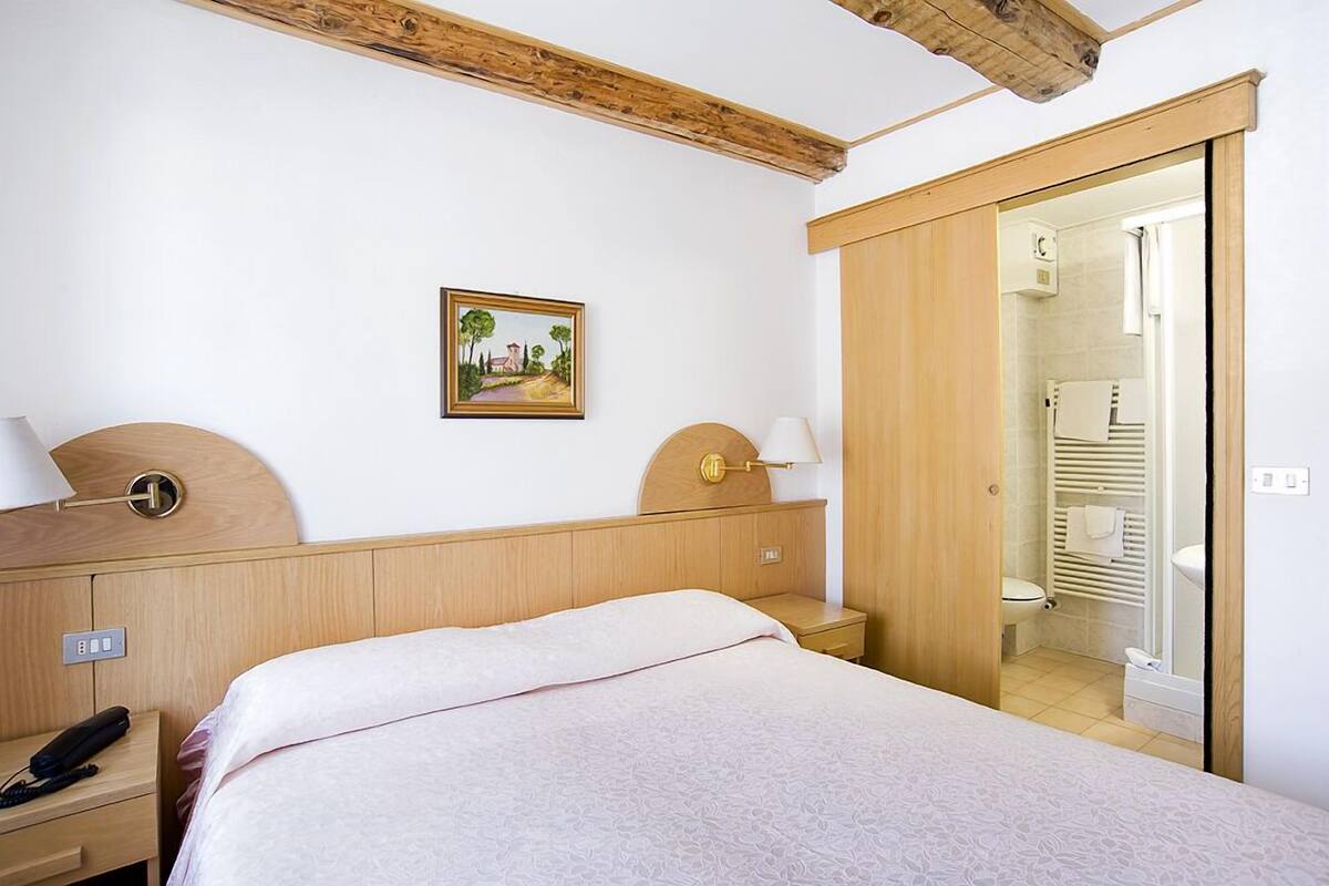 In-room safe, desk, free WiFi, bed sheets