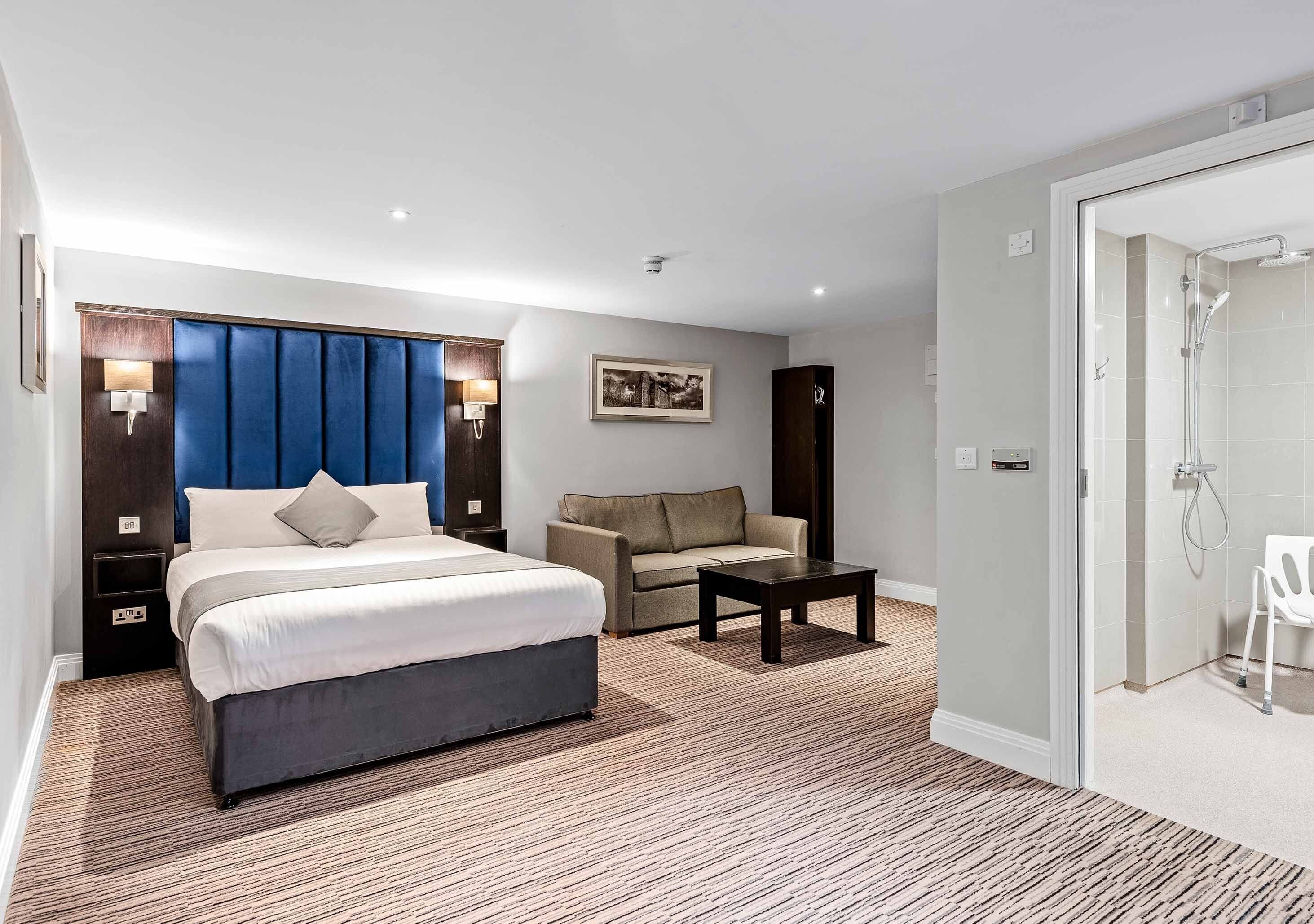 standard double room | desk, iron/ironing board, free wifi, bed sheets