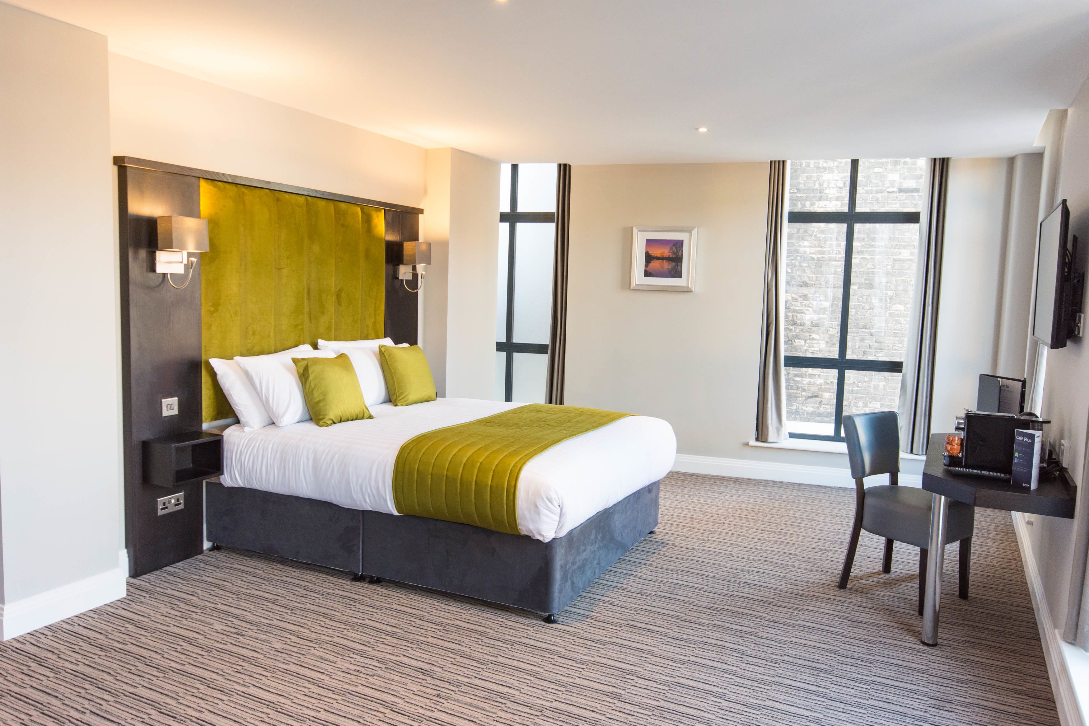 feature room | desk, iron/ironing board, free wifi, bed sheets