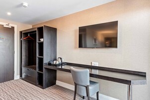 办公桌、熨斗/熨衣板、免费 WiFi、床单