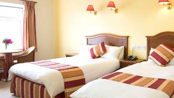 Caja de seguridad en la habitación y escritorio