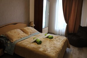 公寓, 1 张大床, 无烟房 | 遮光窗帘、熨斗/熨板、免费 WiFi、床单