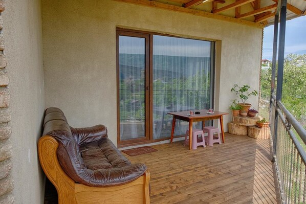 Classic Apartment, 1 Queen Bed, Non Smoking | Blackout drapes, iron/ironing board, free WiFi, bed sheets - Nikos Home (Tbilisi)