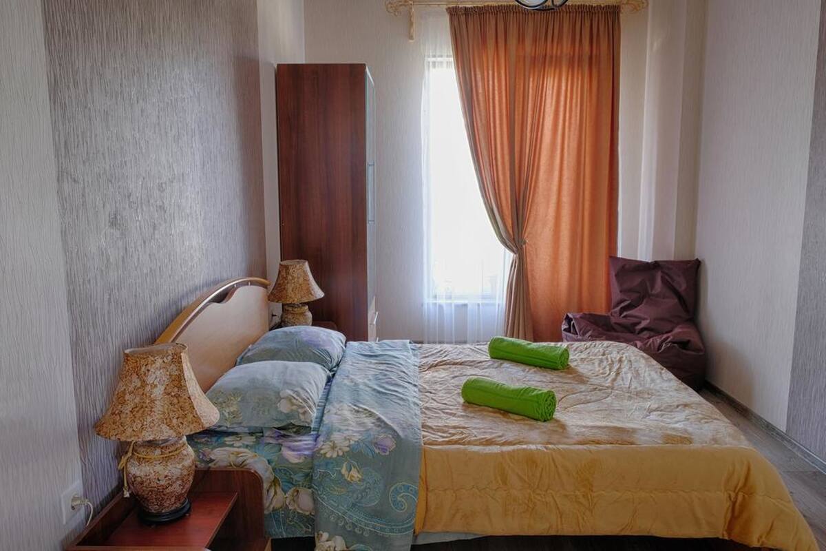 Apartment, 1 Queen Bed, Non Smoking | Blackout drapes, iron/ironing board (on request), WiFi (free)