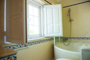 Hair dryer, towels - Magnolia B&B (Leiria)