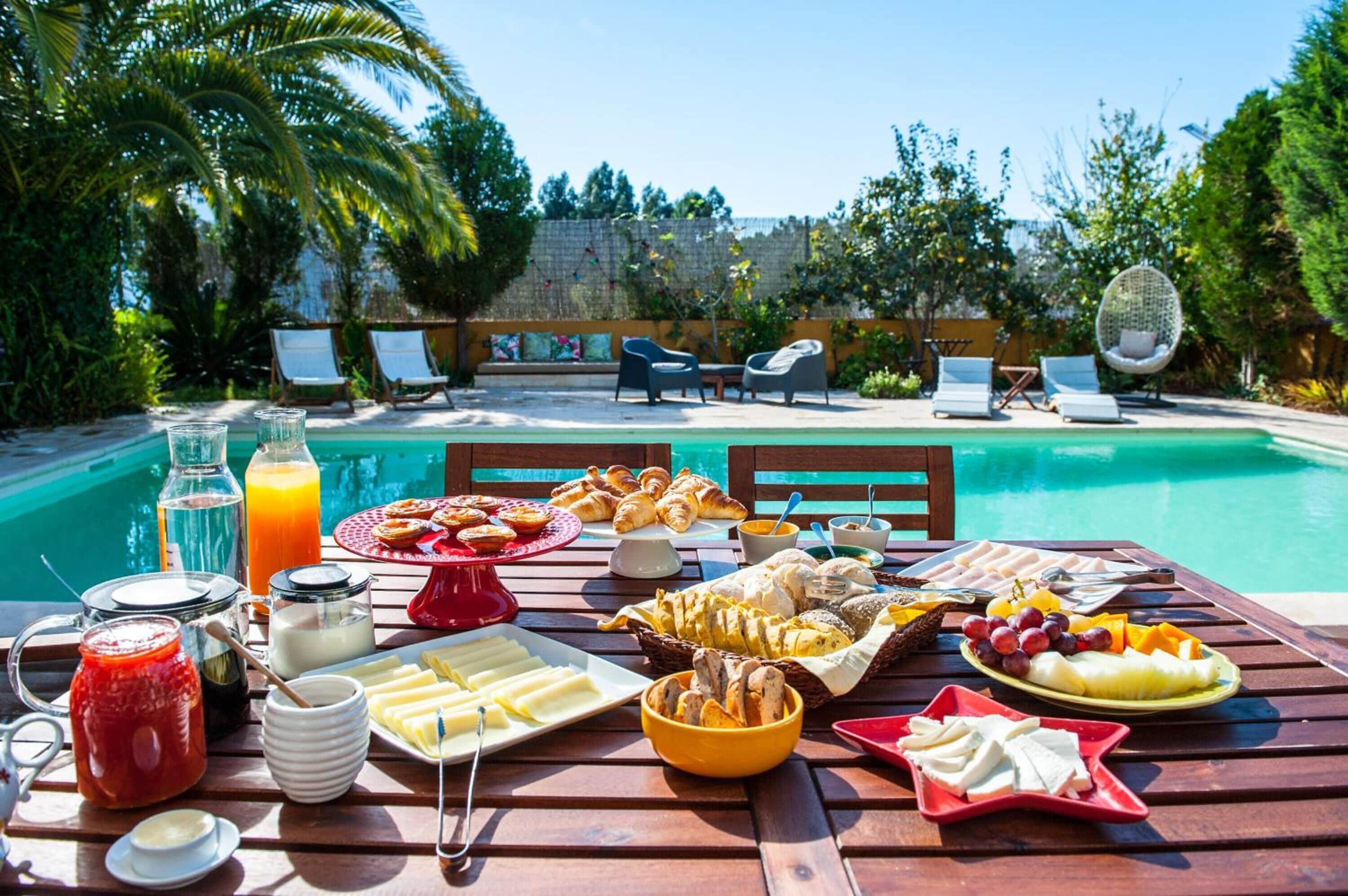 Outdoor pool, pool loungers