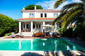 Outdoor pool, sun loungers - Magnolia B&B (Leiria)