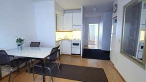 Single Room, 1 Bedroom | In-room dining - Precious Apartment (Helsinki)