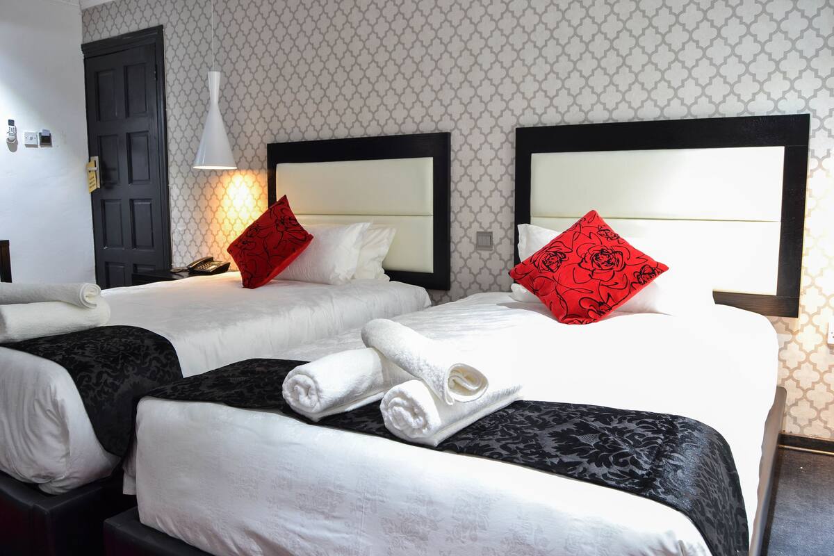 Phòng dành cho gia đình | Bộ đồ giường cao cấp, minibar, két bảo mật tại phòng, bàn 