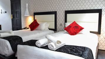 Family Room | Premium bedding, minibar, in-room safe, desk