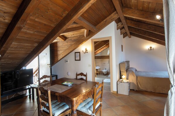 Deluxe Double Room, 1 Double Bed with Sofa bed, Non Smoking, Ocean View | Living area