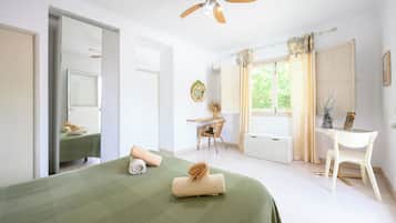 Deluxe Double Room, 1 Queen Bed, Private Bathroom