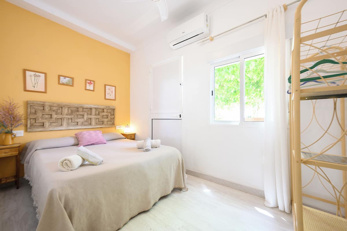 ห้องดับเบิล, ห้องน้ำรวม, วิวสวน | 1 ห้องนอน, ผ้านวมขนเป็ด, ห้องพักตกแต่งอย่างมีเอกลักษณ์