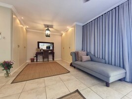 尊贵公寓 | 高档床上用品、客房内保险箱、特色装修、特色家居