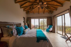 华丽客房 (Non Seaview Suite 8) | 高档床上用品、客房内保险箱、特色装修、特色家居