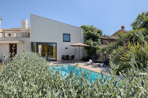 Neubau Moderne und stilvolle Villa Beti mit Pool 