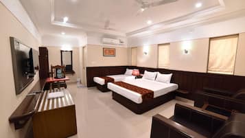 Family Suite | Premium bedding, in-room safe, individually furnished, desk