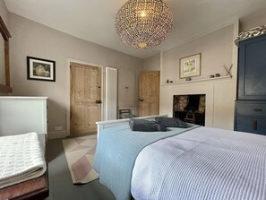 3 bedrooms, desk, iron/ironing board, WiFi - Lovely, charming cottage in the heart of Deal sleeping 6 (Deal)