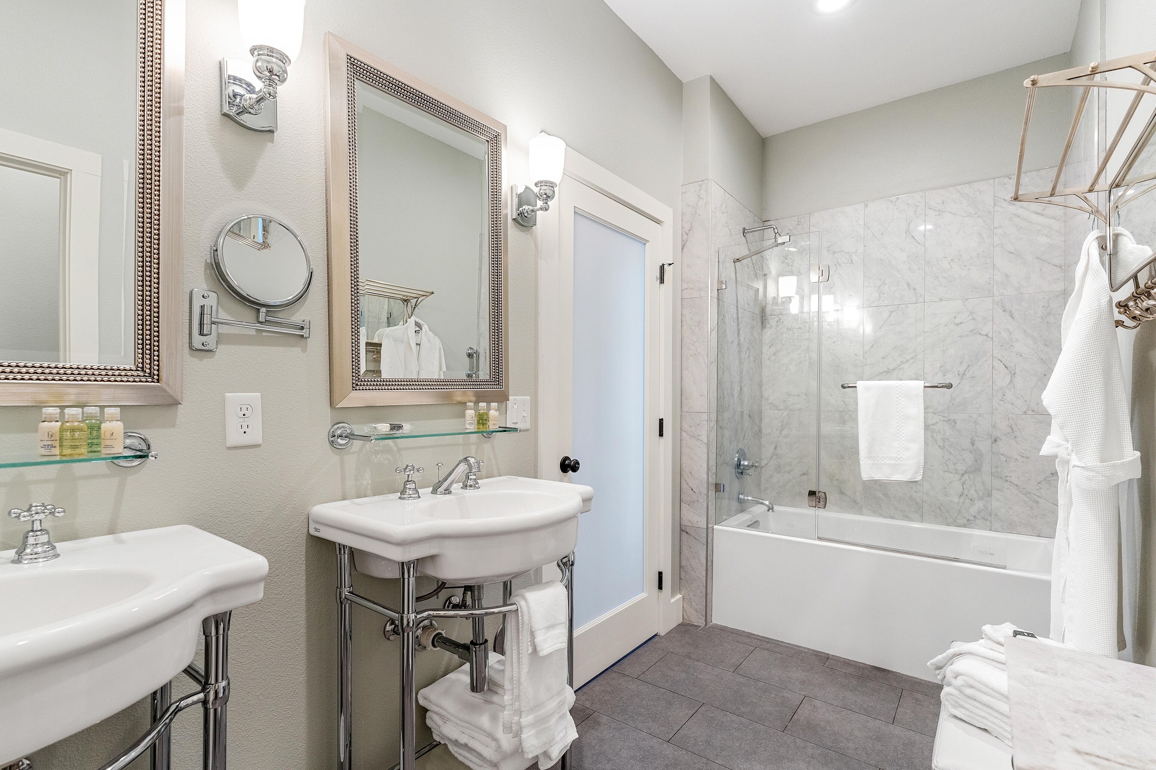 room, 1 king bed with sofa bed (room #1) | bathroom | combined shower/bathtub, towels